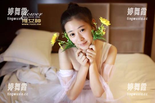 推女神 - 图集“思淇Sukiii教室”：看似静止，其实后面那份懵懂正在悄悄发酵。