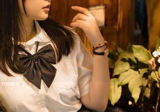 套图里是一只废喵了的制服,太复杂了,让人一头雾水