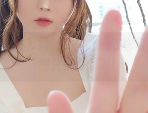 是依酱吖在云端的梦里，睡衣也有点害羞，图片很可爱哟！