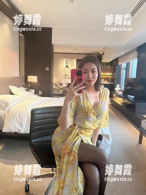 微密圈 - 在线关注果儿Victoria，瞧这红红火火的图集，火得我快晕了。