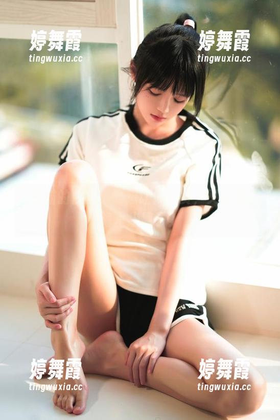 桜桃喵的白裙，既想让人欣赏，又在我脑海里绕圈子？