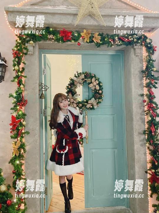 这是泥泥汝在玩‘隐身术’？透明cos竟然把衣服抛到脑后！