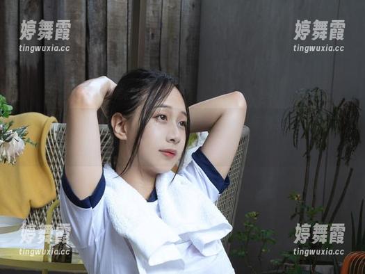 用高清镜头记录，浅安安的泳装cos，有种要跃入水中的冲动！