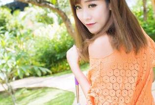 爱蜜社 - 照片中的芝芝Booty泳衣时刻,让人不自觉停留、打量……