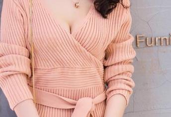 爱蜜社 - 黄歆苑:在海边与美图邂逅的日子,沙子做背景,心事当风。