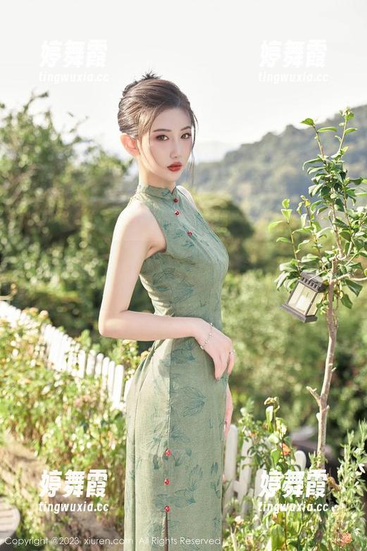 秀人网 - 玩转水手服的日常：e宝小野猫作品，萌态尽显！