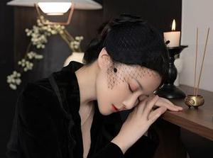 秀人网 - tina_甜仔的圣诞计划——原图与写真的一天