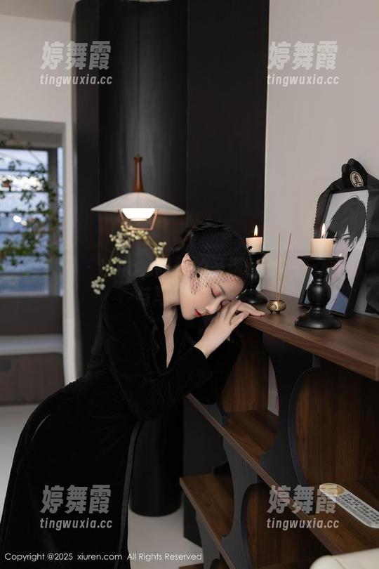 秀人网 - tina_甜仔的圣诞计划——原图与写真的一天