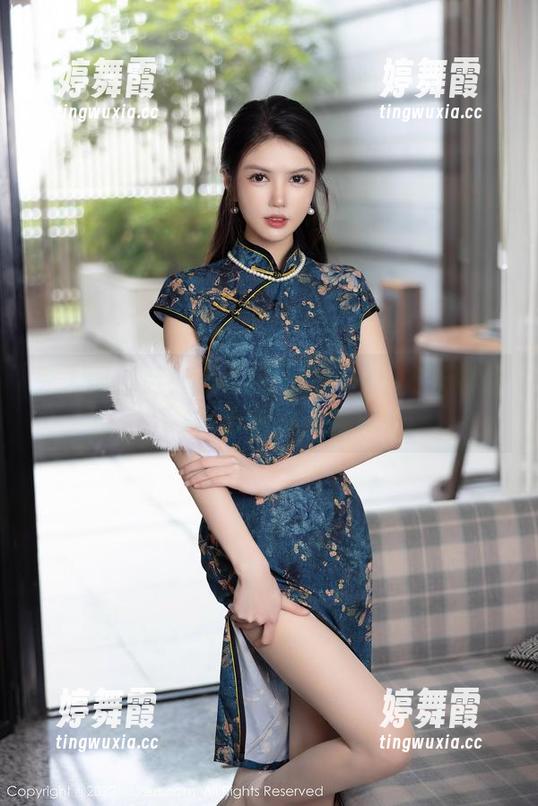 秀人网-方子萱 秀人网 - 哇!从私房到职场——方子萱的OL合集时光游