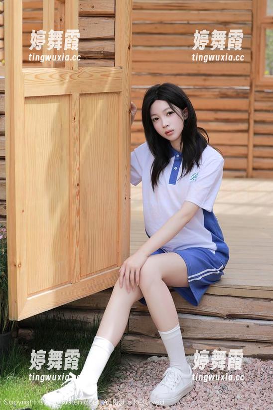 秀人网 - 星小兔Meetu精选图包：温柔得让我想给她送花的理由