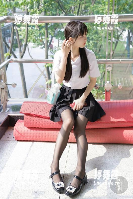 稚乖画册 - 生煎团团的牛仔裤写真，每一张都是一种随意的挑衅。