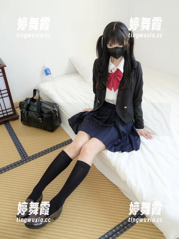 紧急企划-一只喵喵梓 紧急企划 - 灰丝写真合集:一只喵喵梓的“为什么我的袜子比我还抢镜”时刻