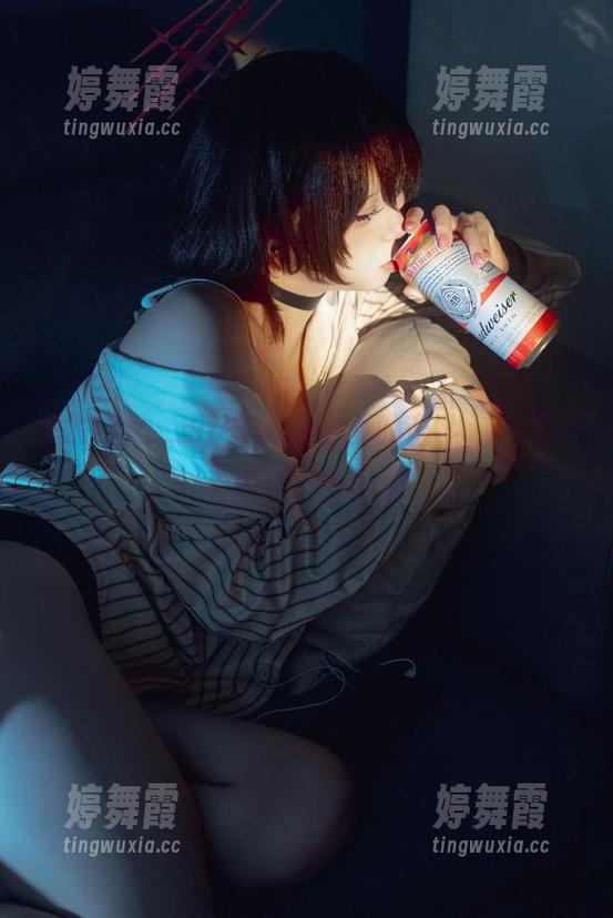 纸悦Etsu_ko在瑜伽垫上的奋斗，竟然成了全新cos灵感!