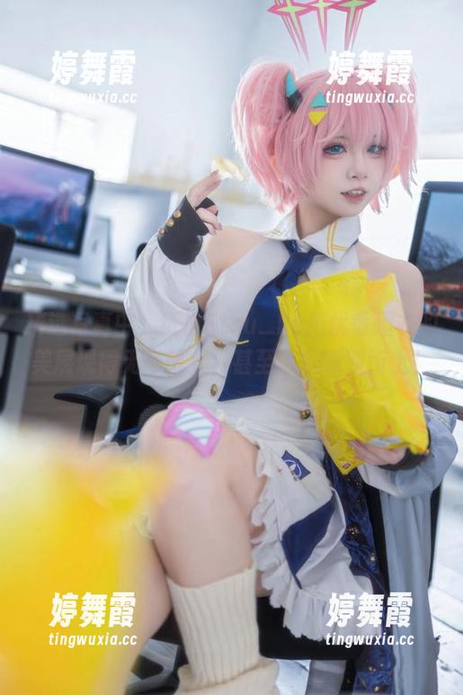 纸悦Etsu_ko 精选写真中,纸悦Etsu_ko把优香睡衣的美展现得无可替代,甚至可以晾到街上!