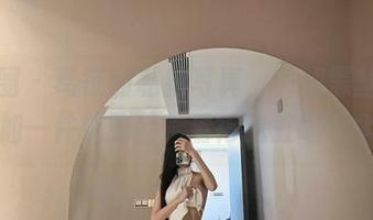 微密圈 - 葛征的私拍写真,一根黑丝网洞袜加一件抹胸装,看得我直咽口水。