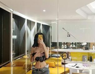微密圈 - 粉丝们,这图库中的制服照,葛征贡献了一晚的灵感。