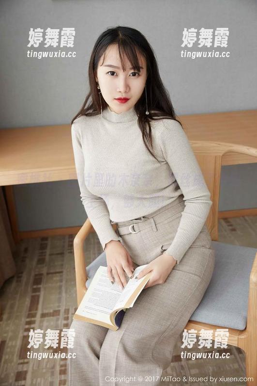 蜜桃社 - 图片里的木奈奈，黑丝成了她的主场，够大胆！