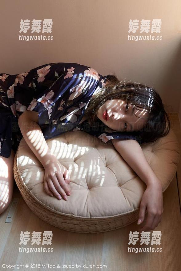 蜜桃社 - 作品及其透明性：原图见证了陆萱萱Cecilia的小聪明，哈哈。