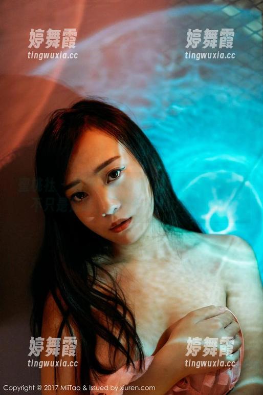 蜜桃社 - 最新：韵莉娜VANILLA的美足不只是足趾，还能俘获心坎的套图！