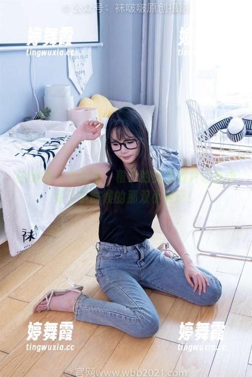 袜啵啵 - 私房里，稚予的美足图片让我想到了小时候的那双小鞋子！
