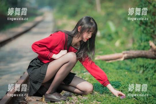 西呱呀呀呀又出最新写真集了，这少女感给了我满满的联想啊！
