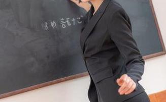 向逐月Su的小恶魔cos下手,下载这座小黑屋愿意入驻?