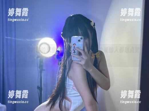 阿九从不咕咕的职业装美图，连我这种冷漠的人都想点赞！