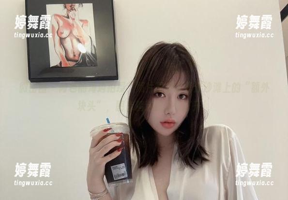 微密圈 - 阿色的海边拍摄，照片里多了几分沙滩上的“额外块头”，图库精选需谨慎打开！