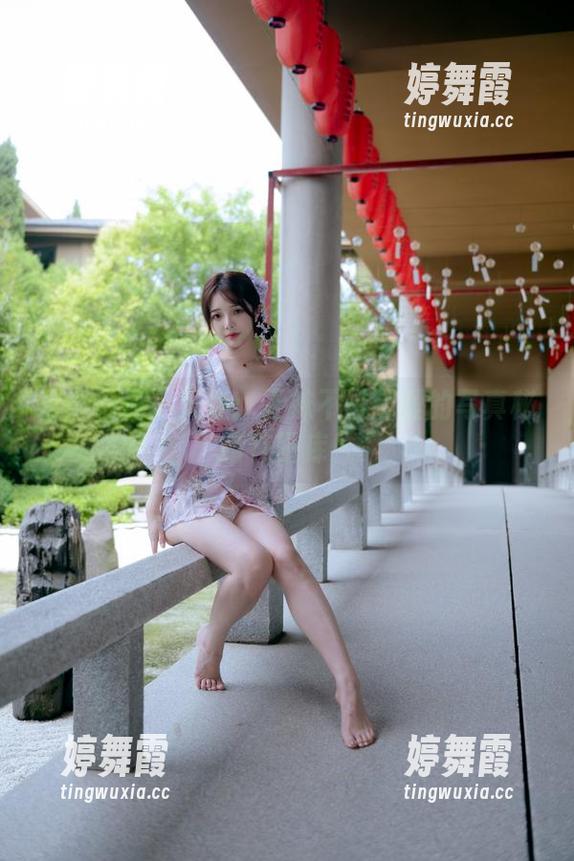 圣诞败家小天使：雯妹不讲道理的写真秘籍在图库！