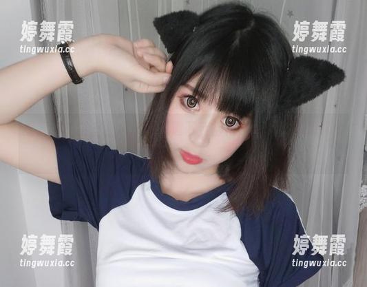 雯粥粥的浴室，水珠在高清下变得格外真实，都想探个究竟。