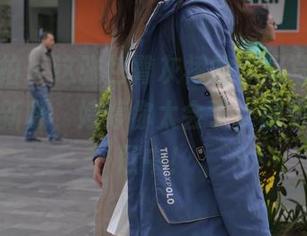 魔镜街拍 - 这张包臀灰裙的休闲写真,整体好清新呀,婷婷你太会了,图包免费领取中!
