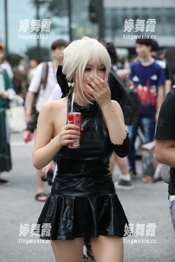 魔镜街拍 原图剖析,魔镜街拍的黑丝皮裙竟如此致命诱惑