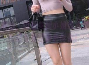 深夜醉酒后,肉丝美腿小姐姐透过魔镜街拍的免费图册色诱你!