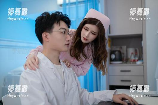 学姐的高清写真集，鹿八岁baby毫不避讳，轻松不失优雅感