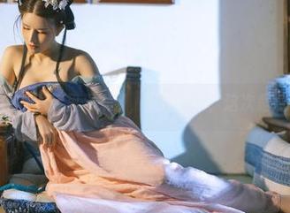 鹿八岁baby在图库里又来了,网纱内衣,这次是最in的潮流?